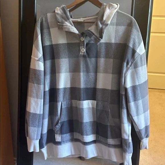 Old Navy Micro Performance Fleece Henley Hoodie - Picture 3 of 7